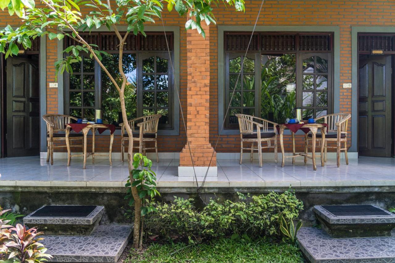 Adi Santia Bungalows Ubud Buitenkant foto