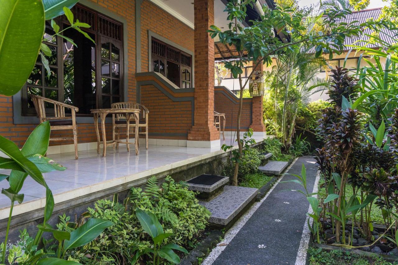 Adi Santia Bungalows Ubud Buitenkant foto
